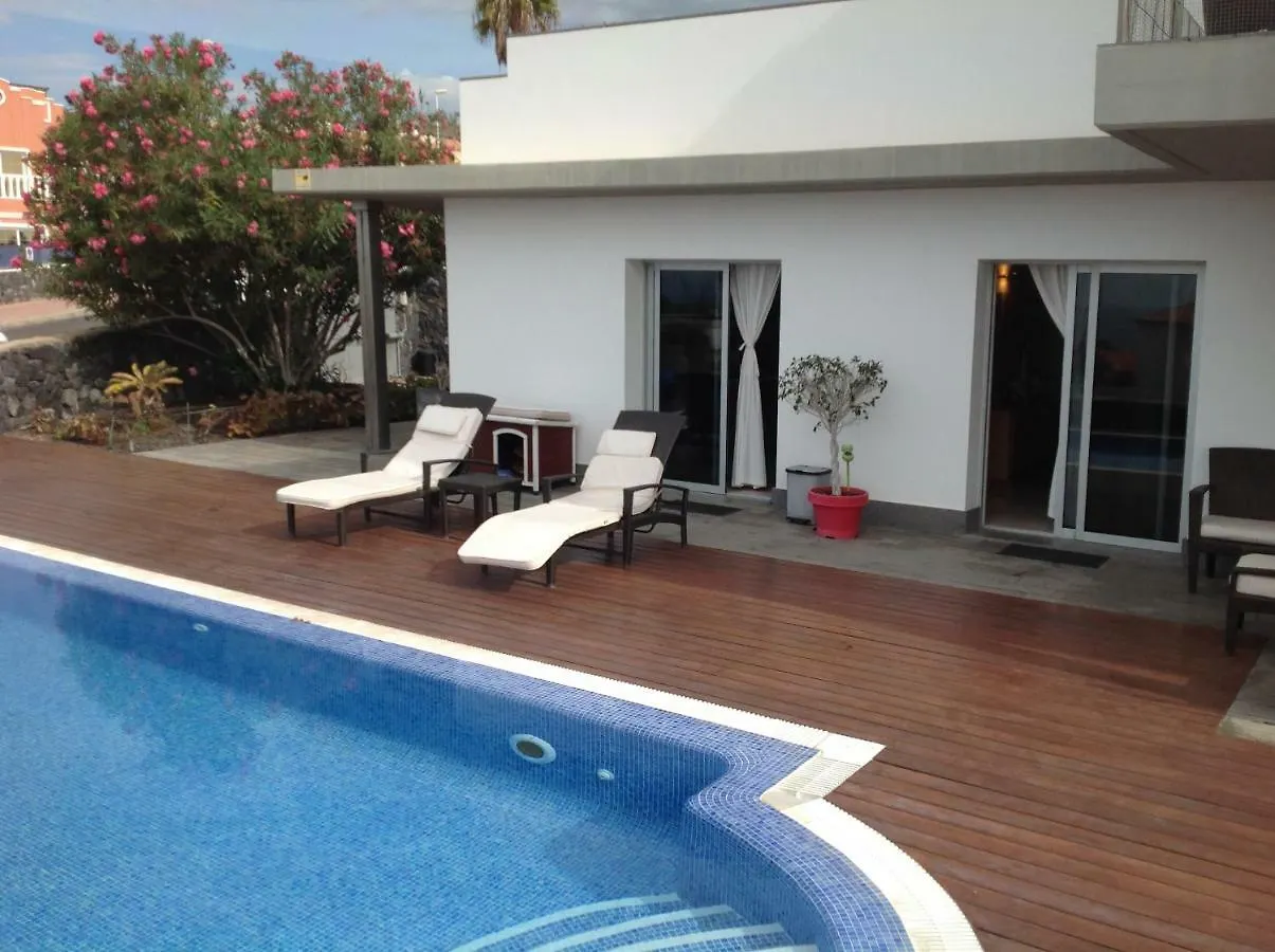Petit Paradis - A Little Bit Of Heaven Callao Salvaje 0*,