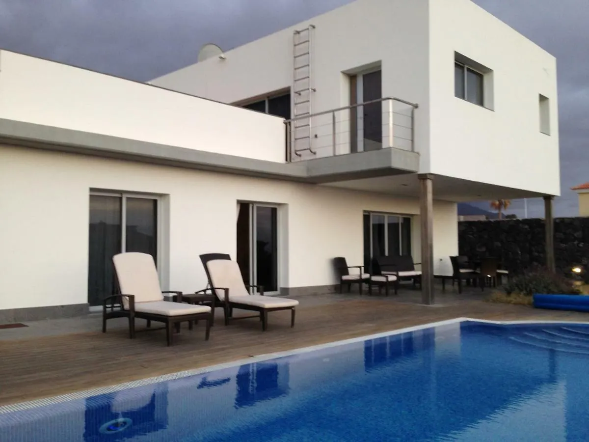 Petit Paradis - A Little Bit Of Heaven Callao Salvaje